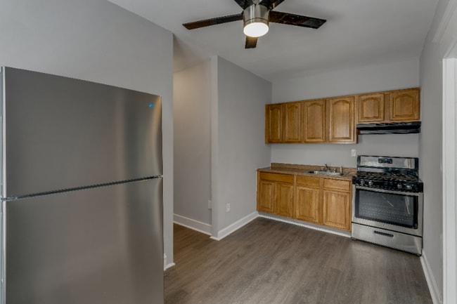 Building Photo - 144 W Allens Ln Rental