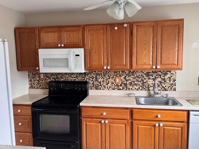 Photo - 489 Madison Dr