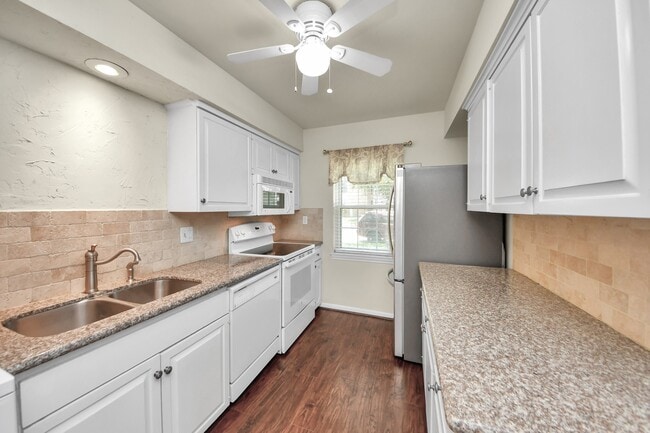6334 Chevy Chase Dr Unit 17