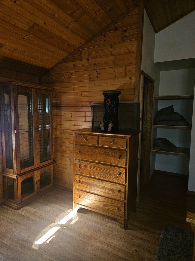 Building Photo - 2 Bed / 2 Bath Fully Furnished Cabin House...