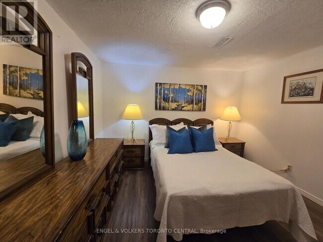 Photo - 9 Shademaster Ct