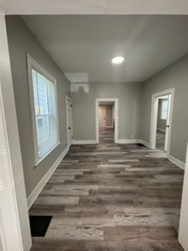 Photo - 2 Bedroom Home with Fenced in Backyard!