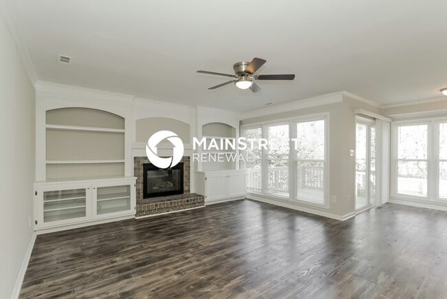 Photo - 4 Bedroom Pet-Friendly Home in CHARLOTTE, NC with Main Street Renewal
