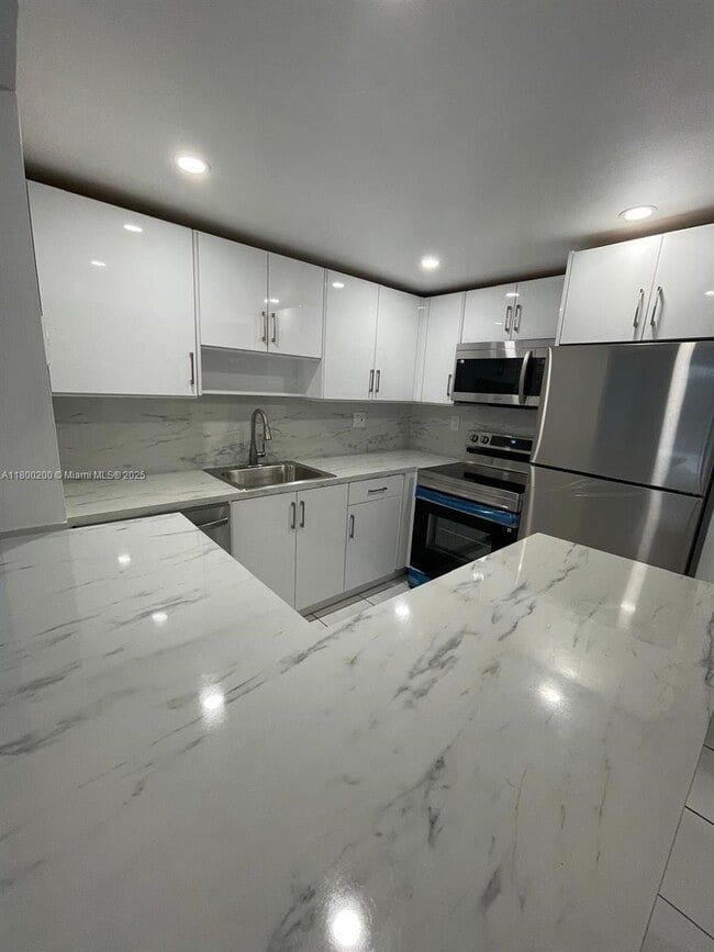 Building Photo - 1465 NE 123rd St Unit 412 Rental
