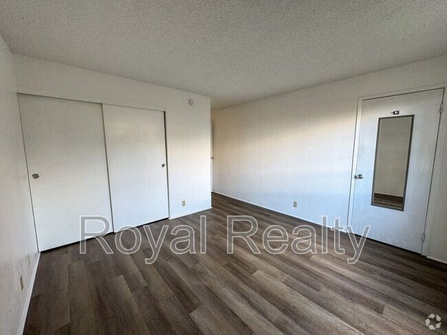 Building Photo - 94-1465 Waipio Uka St Unit Apt S104
