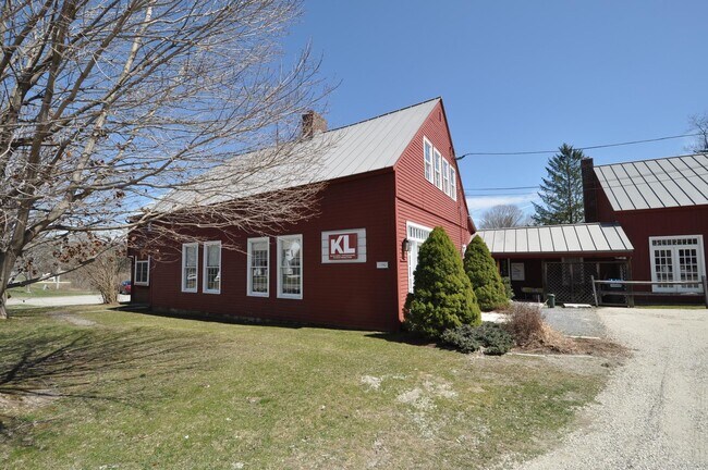 Photo - 7190 Main St