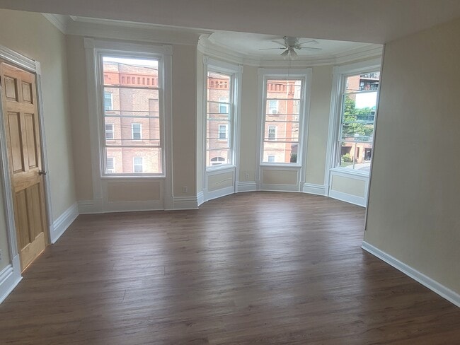 Sala de estar - 4 115th St Unidad 2F