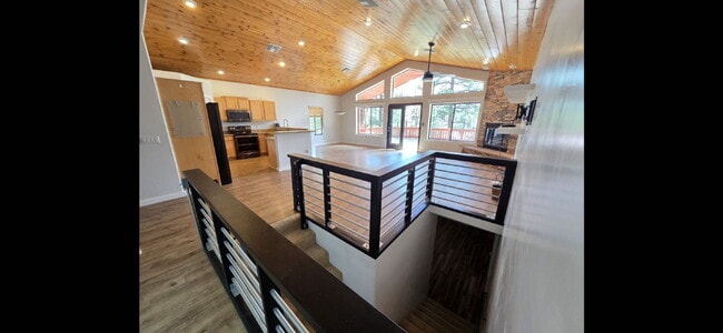1011 Hillside Dr