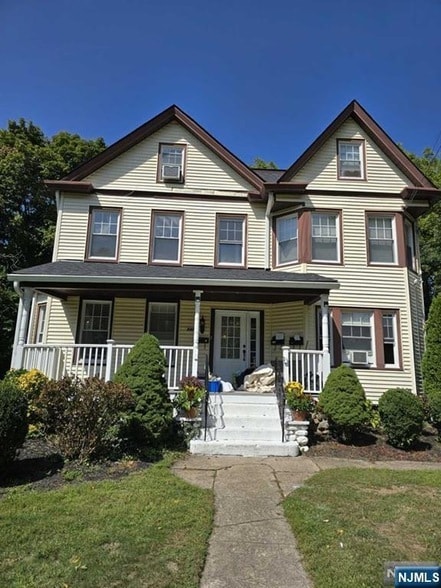 Building Photo - 542 Doremus Ave Unit 1