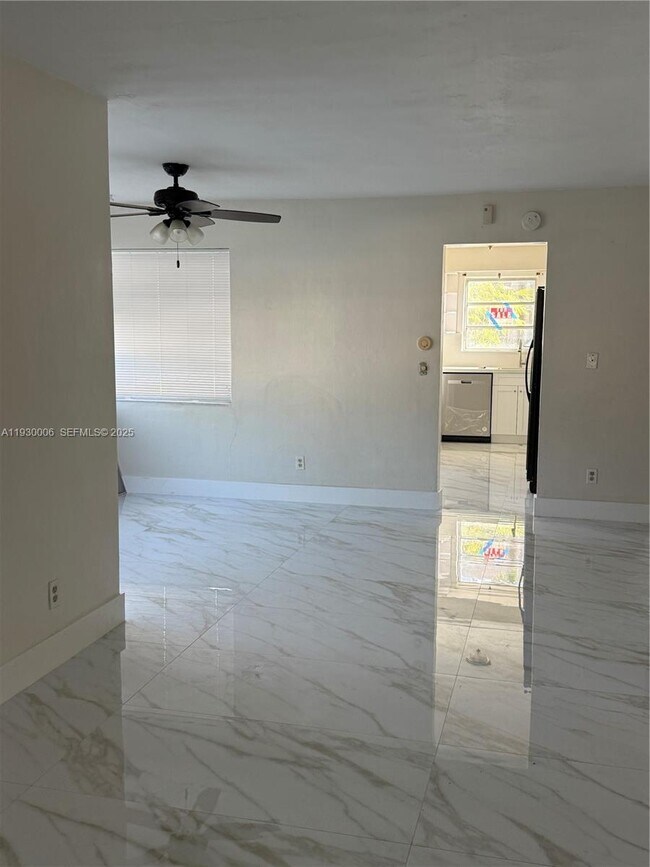 Photo - 1400 NE 191st St Unit 112