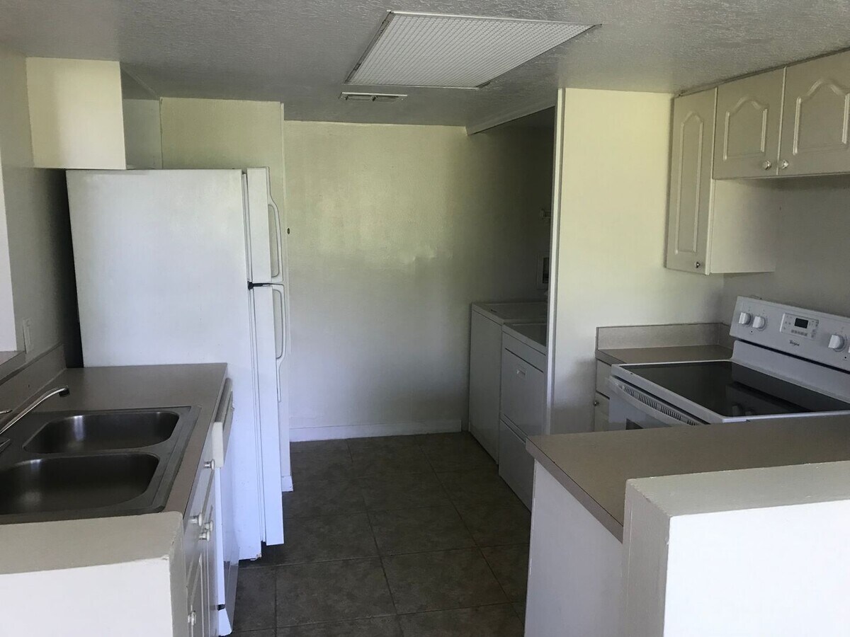 2Story Lockout Condo Townhome Rental in Davenport FL