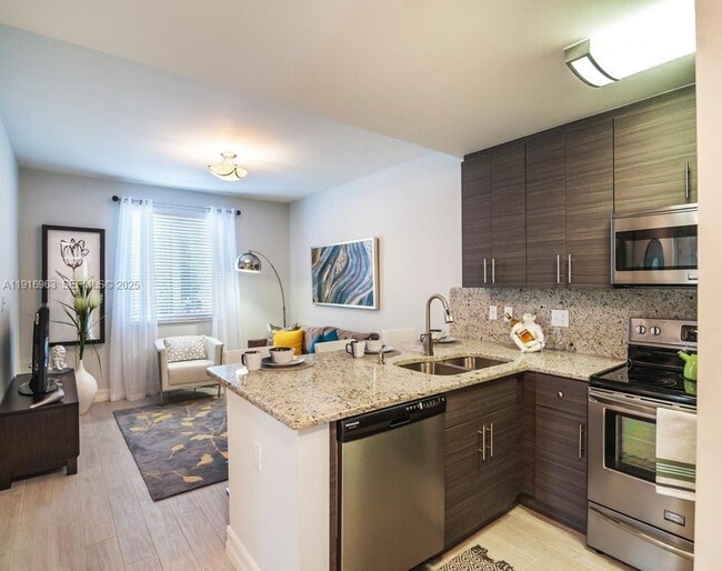 Building Photo - 833 SW 13th Ct Unit 104