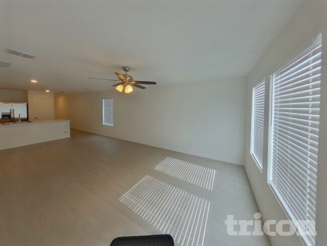 Photo - 811 Ponderosa Ln