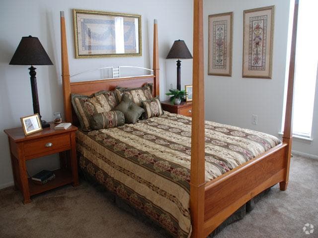 Bedroom - Inverness Apartments