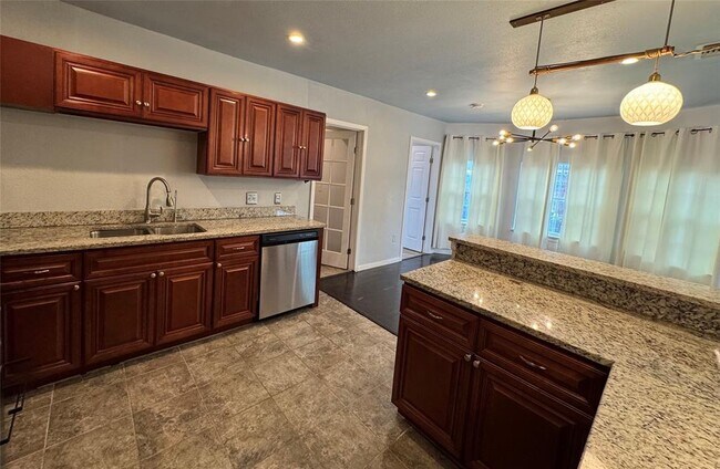 Photo - 1402 Mardell St