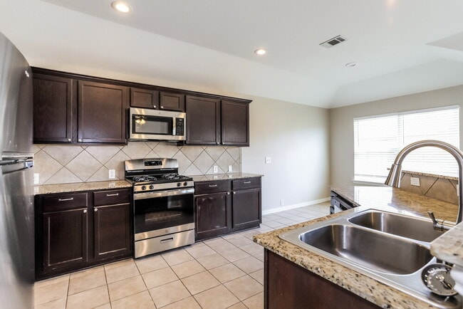 Photo - 1813 Sparrow Ln