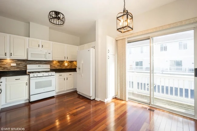 Photo - 9445 Harrison St