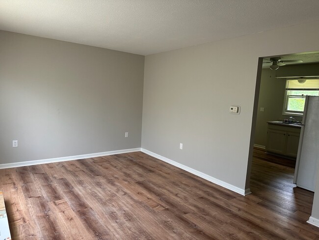Photo - 637 W 25th St