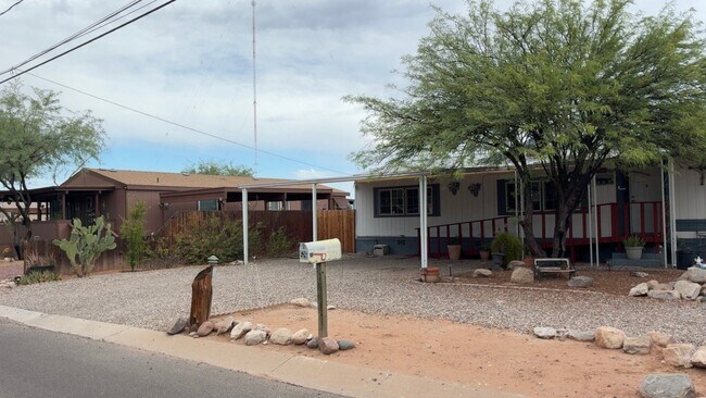 526 W Pelaar Dr