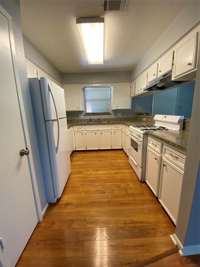 Photo - 2714 Sherwood Hollow Ln