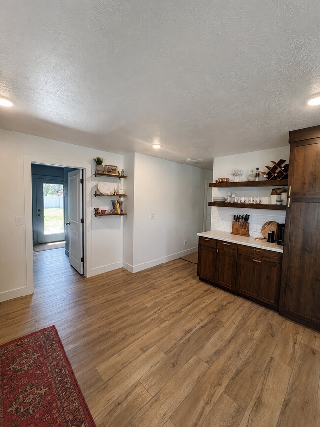 Photo - 61 W Frontier Ln