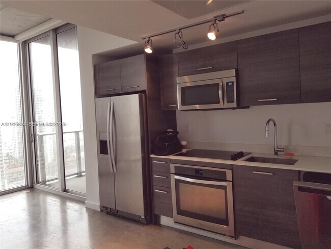 Photo - 151 SE 1st St Unidad 2604