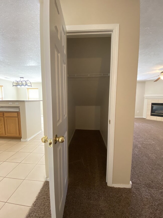 Photo - COMMUNITY POOL - LARGE 4 BEDROOM - Master Upstairs