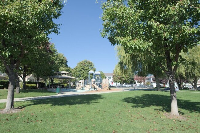 Photo - Brentwood Rose Garden 2 stories single fam...