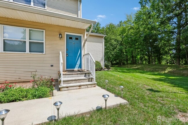 Photo - 4 Chelsea Dr