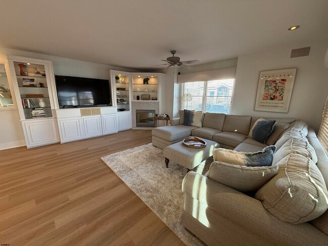 Photo - 4 S Iroquois Ave