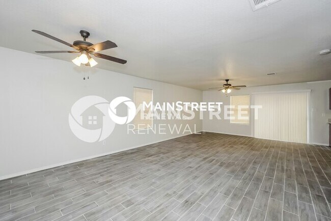 Photo - 4 Bedroom Pet-Friendly Home in Fort Worth, TX with Main Street Renewal