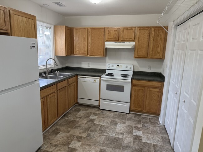 Photo - 126 Short St