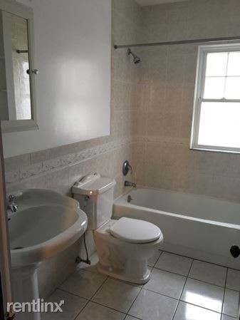 Photo - 2 br, 1 bath Apartment - 61 Parsons St