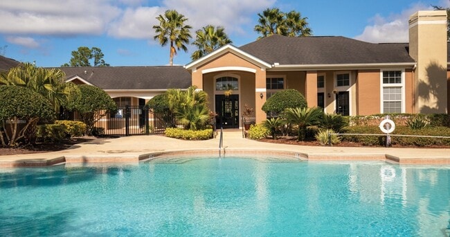 Photo - Lakes at North Port Apartments