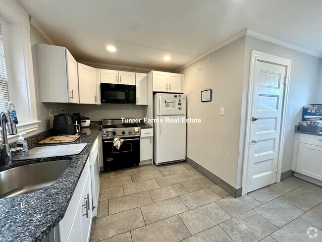Building Photo - 9 Upland Rd Unit 8 Rental