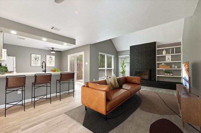 Building Photo - Modern Makeover in Prime NW Austin Location Rental