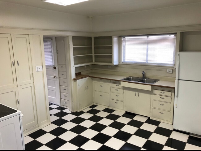 Photo - 1124 E Garfield Ave Unit Apt 2