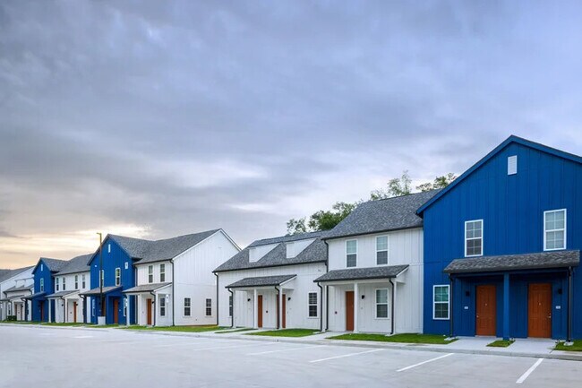 Photo - Parkway Commons Townhomes
