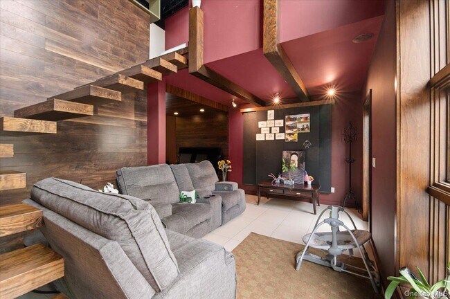 97 Pine Hollow Rd