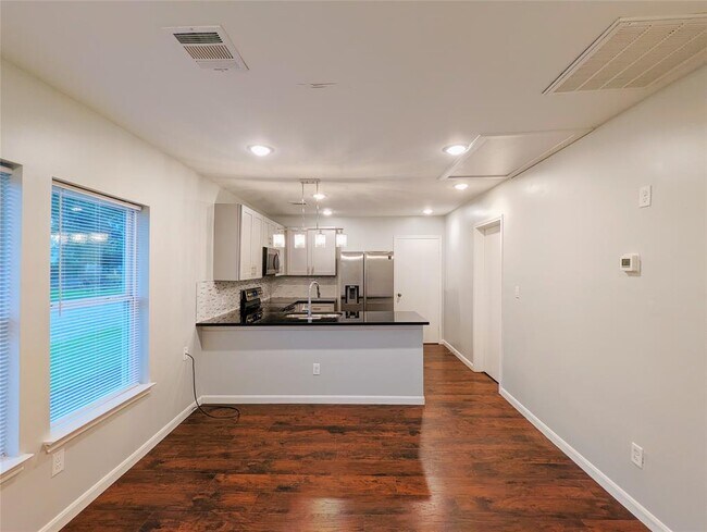 Photo - 303 North Loop