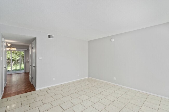 Photo - 5800 Belmoor Dr Unit 1