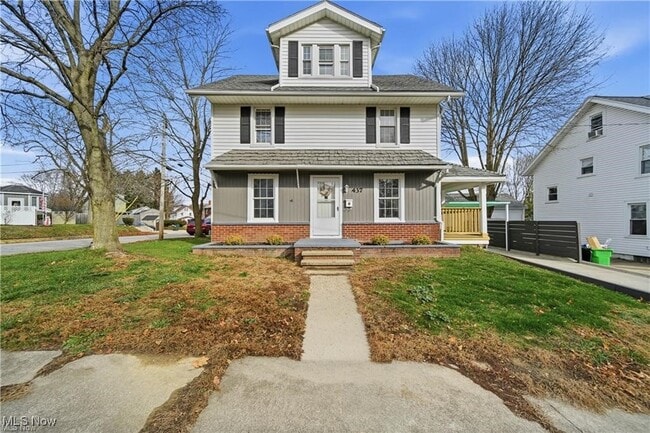 Building Photo - 437 Erie St