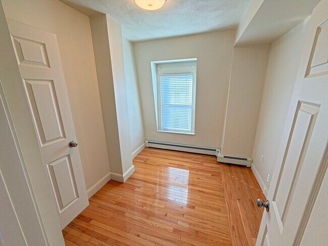 Photo - 130 W 8th St Unit 3