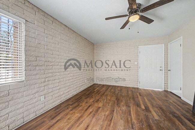 Photo - 1204 S McClintock Dr Unidad A
