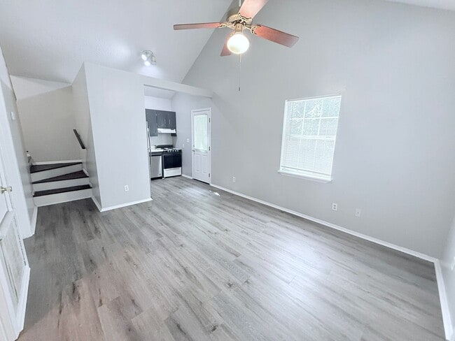 Building Photo - 2/2 House 1 mile from campus and the square