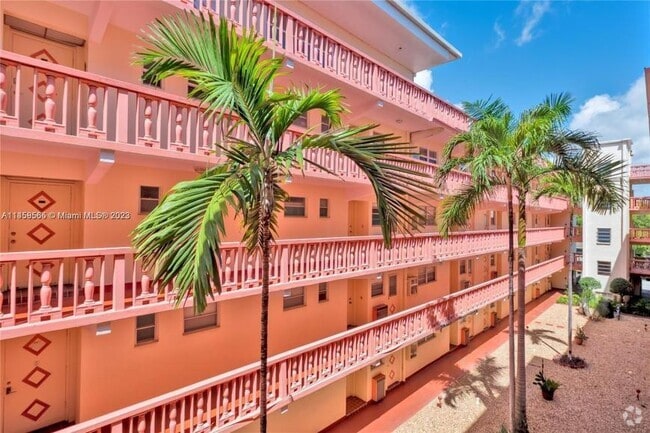 Building Photo - 2 bedroom in Hallandale FL 33009 Rental
