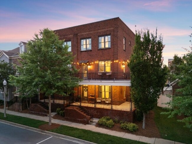 Building Photo - Beautiful Townhouse in Berry Farms!