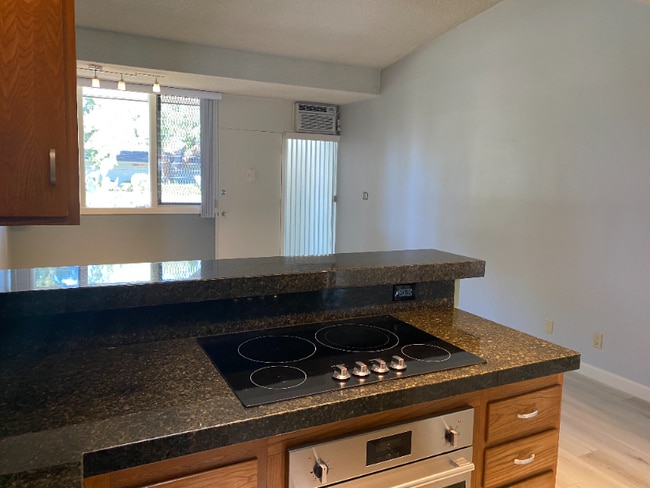 Photo - 660 W Bonita Ave Unidad 33J