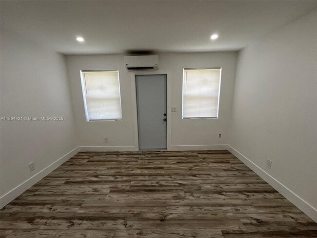 Photo - 885 SW 29th Ave Unit 6