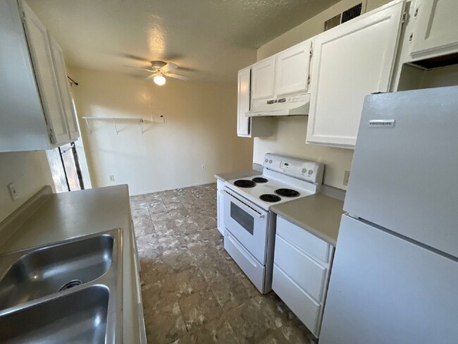 Photo - 420 Tennessee St NE Unit B